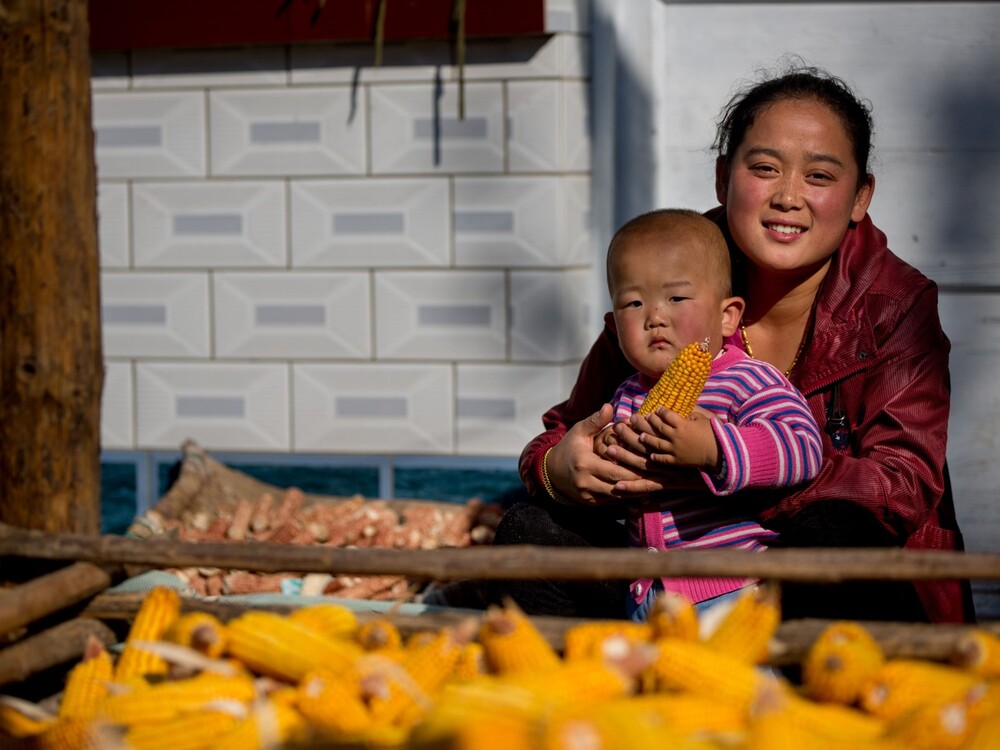 Chinese_woman_with_child